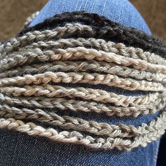 Hand-made crocheted necklace   - Picture 3 of 5